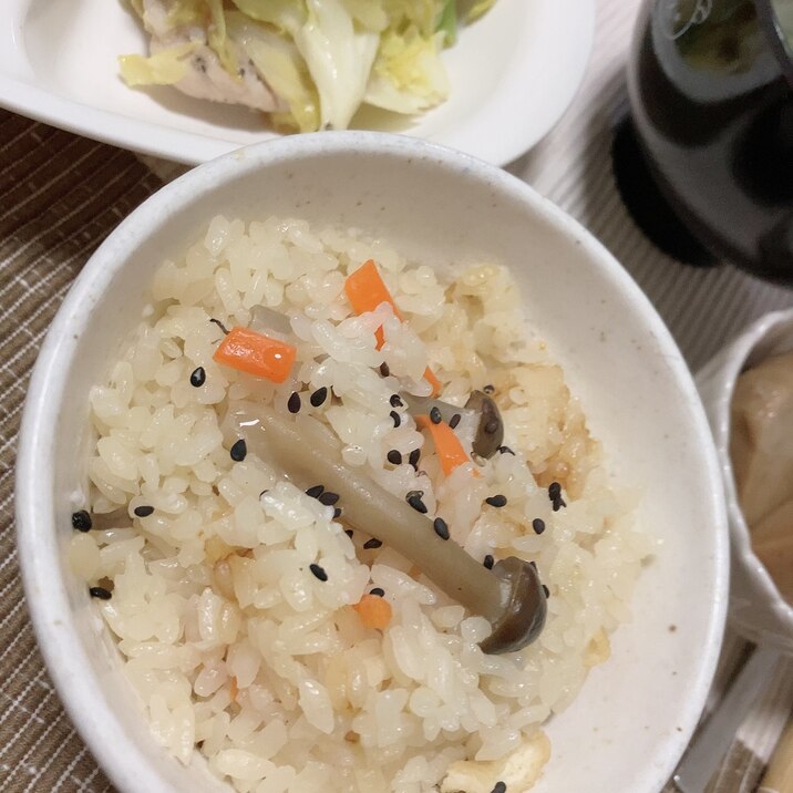 人参と油揚げときのこのみで炊き込みご飯♡